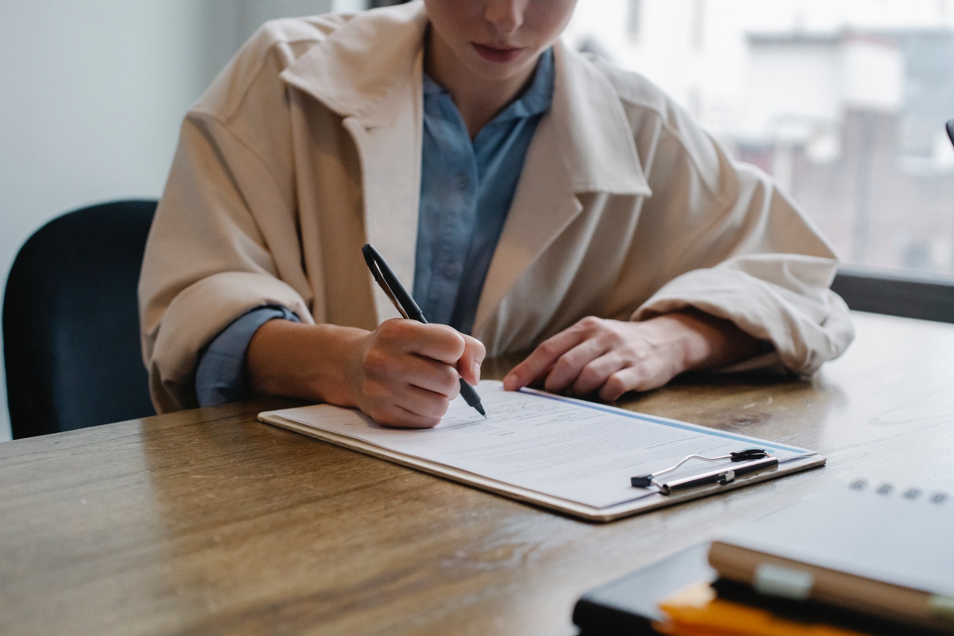Here are the industries and roles that should work with a flat fee recruitment company and the advantages of the fixed fee recruitment model.
